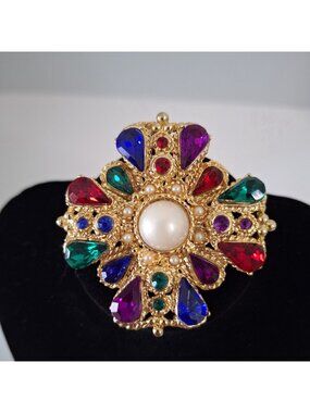 VTG FASHIONABLE CROSS STYLE ENCRUSTED CRYSTALS PEARLS GOLD TONE ORNATE BROOCH